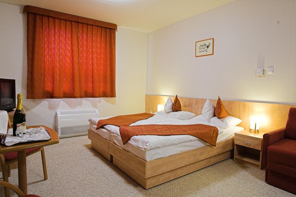 Hotel Voelgyikut Haz à Veszprém Chambre photo