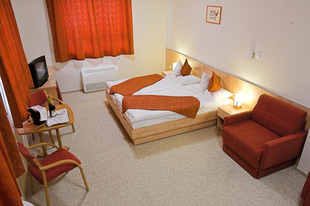 Hotel Voelgyikut Haz à Veszprém Extérieur photo