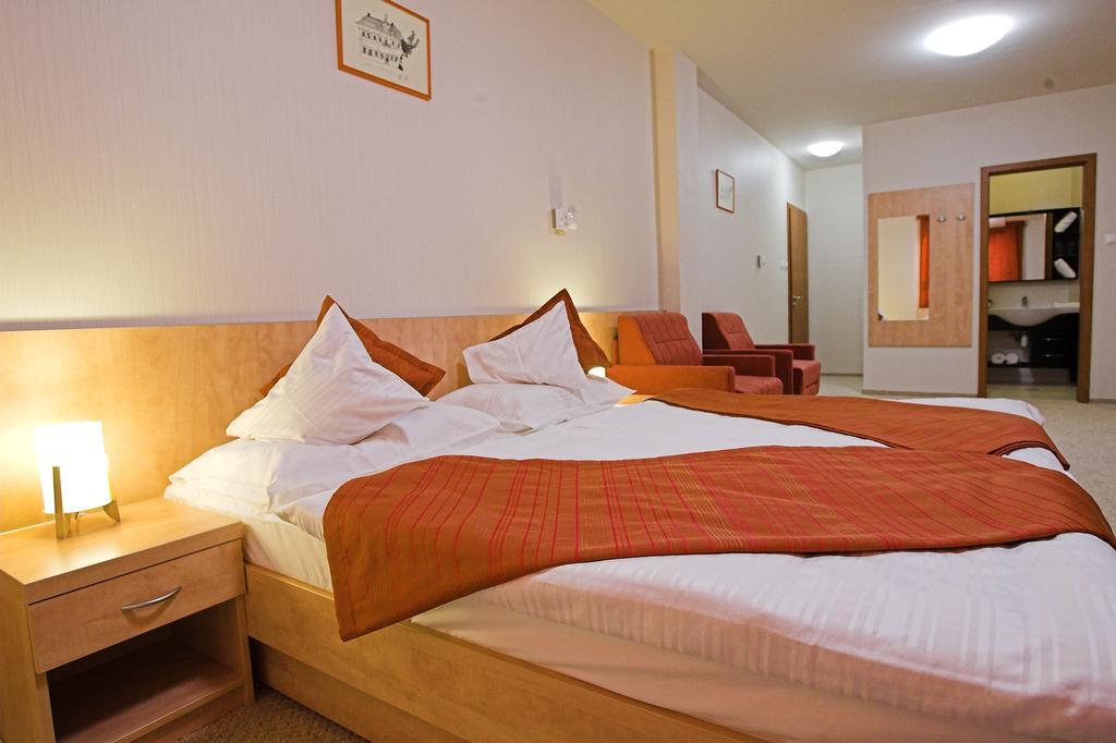Hotel Voelgyikut Haz à Veszprém Extérieur photo