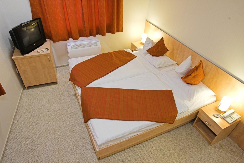 Hotel Voelgyikut Haz à Veszprém Extérieur photo