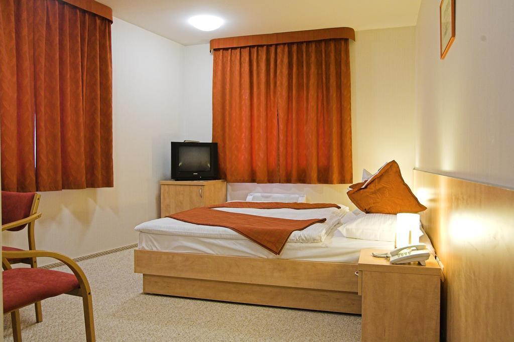 Hotel Voelgyikut Haz à Veszprém Extérieur photo